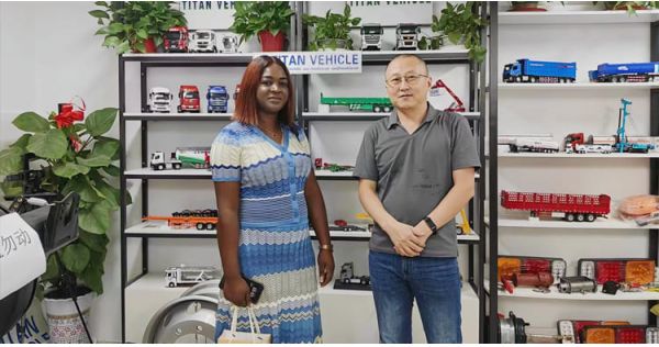 Senegal Customers Came to TITAN Vehicle to Buy a New Fence Semi Trailer with Bogie Suspension