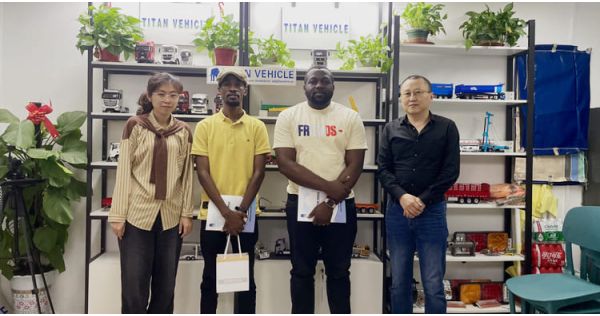 Zimbabwean Customers Ordered a Skeleton Semi Trailer and Reached a Long-term Cooperation with TITAN