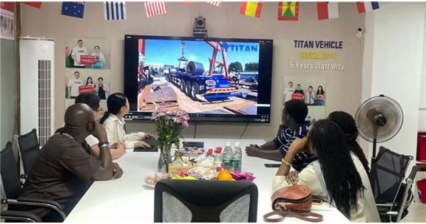 Uganda Transport Company Boss Came To TITAN To Choose Platform Semi Trailer Suitable For Him