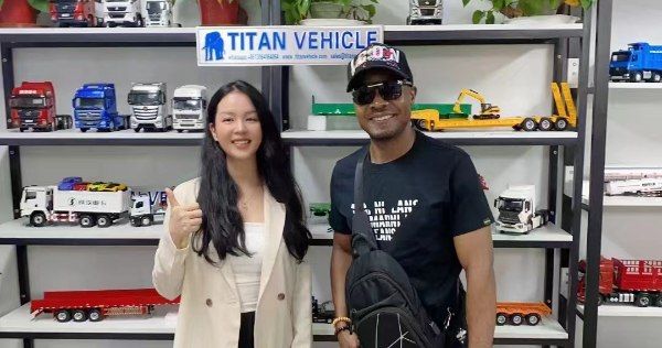 Djibouti Customer Come to TITAN Vehicle to Buy 3 Axle 60 Ton China Stake Semi Trailer