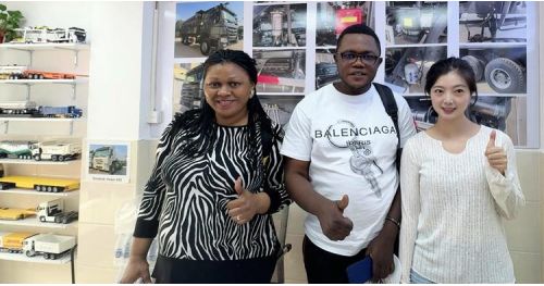 Zimbabwe Customers Visit TITAN to Buy Used Howo Truck Head