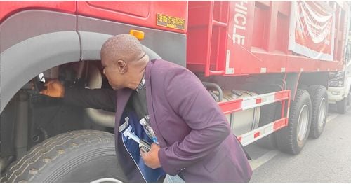 Cameroonian Customers Come to Titan Vehicle to Buy Used Howo Dump Truck