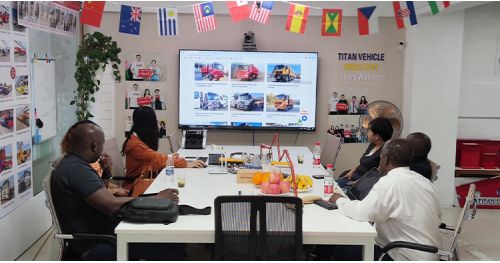 Cameroon Customer Came to Titan to Sinotruk Howo 6x4 Tractor Head