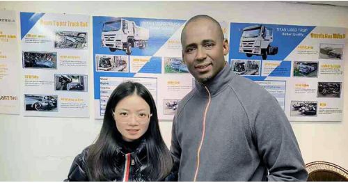 Mozambique Customers Come to Titan to Buy Side Wall Trailer