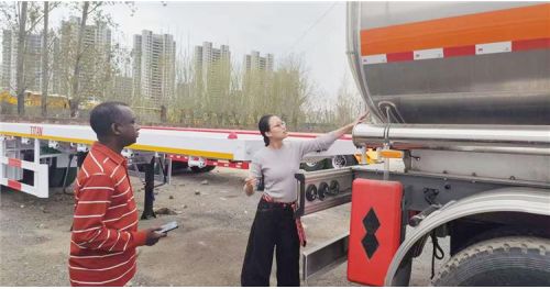 Zimbabwe Customer Successfully Purchased a Aluminum Tanker Trailer