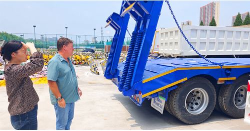 Panamanian Customers Visited Titan and Purchased Low Bed Trailers