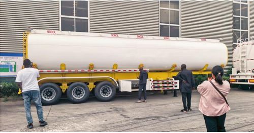 Customers from Mali Visit TITAN Factory to Purchase Fuel Tanker Trailer