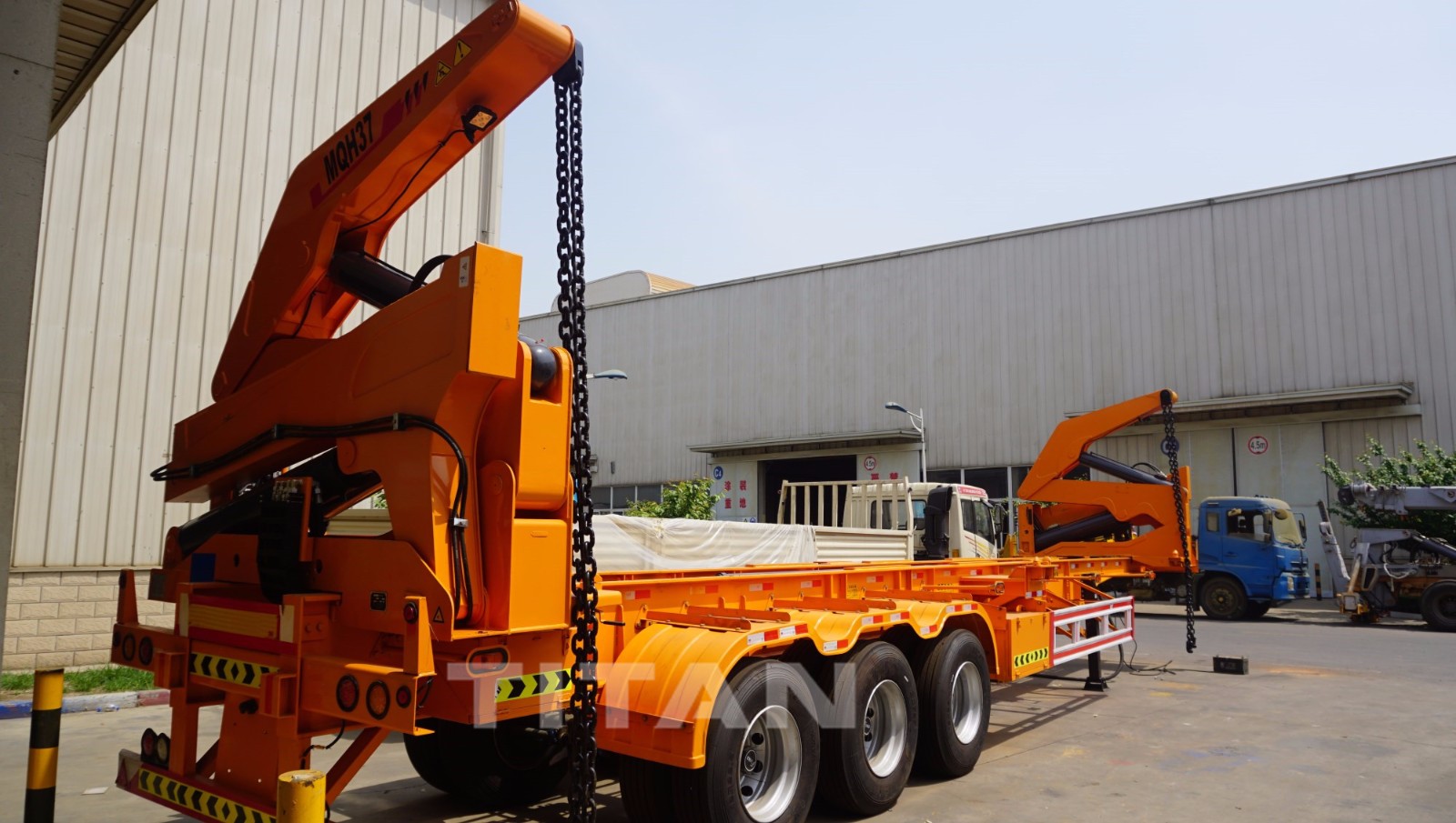 container lift trailer