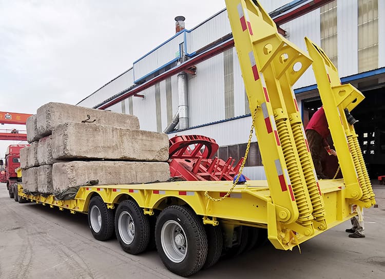 How much weight can a detachable gooseneck lowboy hold?