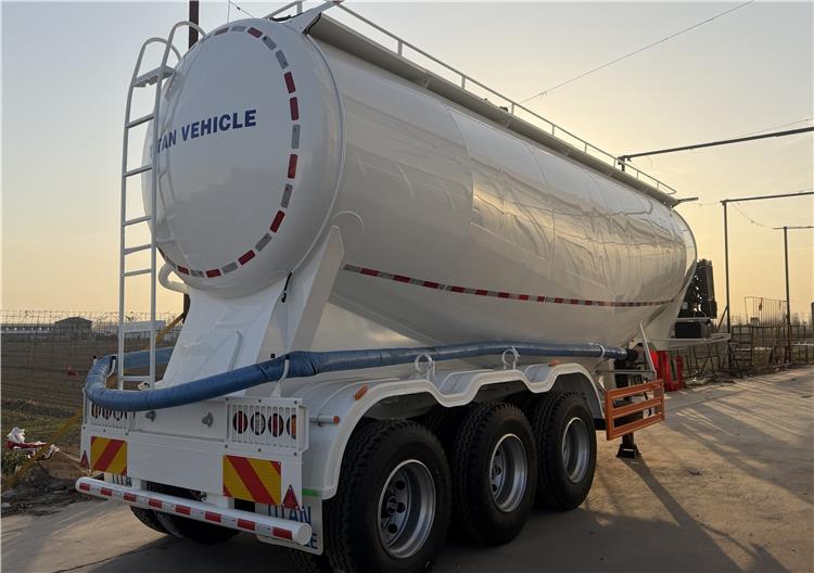 30CBM Pneumatic Tanker Trailer For Sale In Zambia
