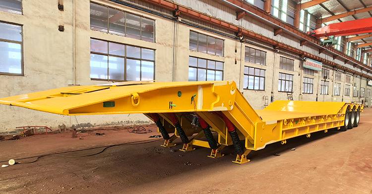 3 Axle Folding Gooseneck Trailer for Sale in Panama