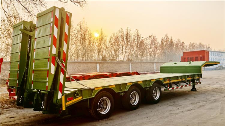 Extendable Low Bed Trailer for Sale In Peru