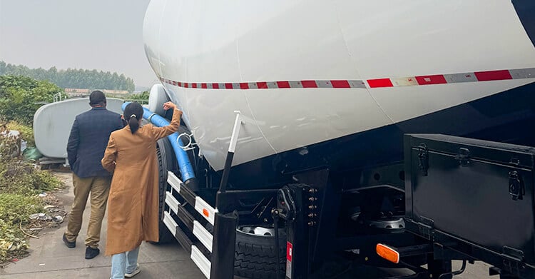 3 Axle Bulk Cement Tanker for Sale in Tanzania