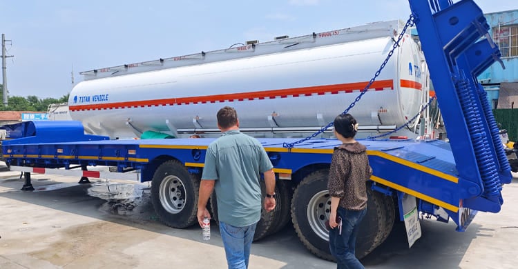 Tri Axle Low Loader Trailer for Sale in Panama