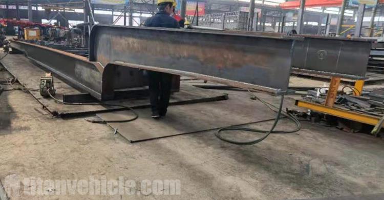 Factory Show of 4 Axle Low Bed Truck Trailer