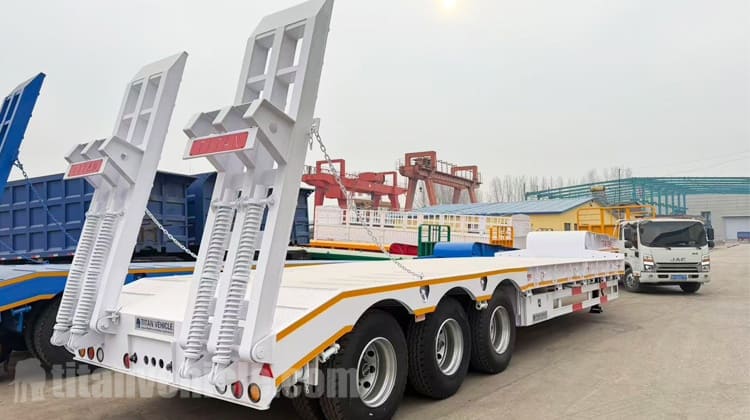3 Axle Lowbed Trailer Truck for Sale in Sierra Leone