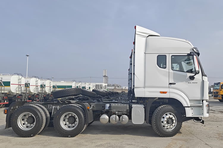 SINOTRUK HOWO NX 6X4 Tractor Truck For Sale in Malawi