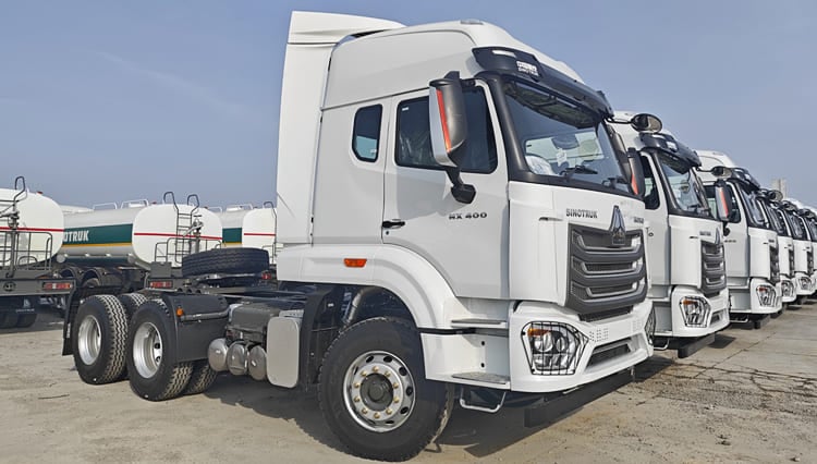 SINOTRUK HOWO NX 6X4 Tractor Truck For Sale in Malawi