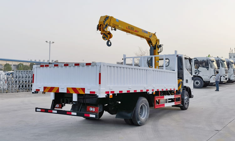 FOTON Cargo Truck with XCMG Straight Arm