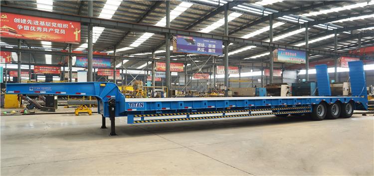 3 Axle Low Bed Trailer for Sale with Hydraulic Ramp 
