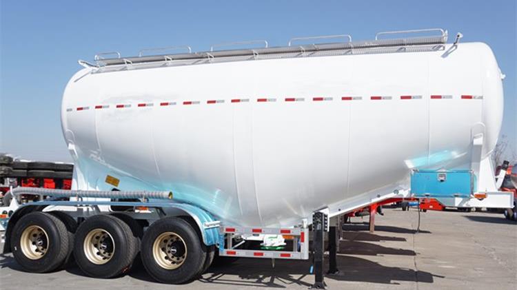 Tri axle bulker truck trailer for sale in Sudan