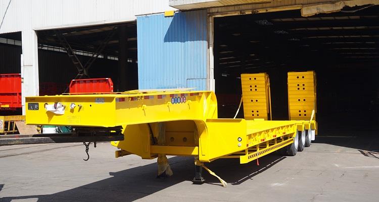 Cost of Tri Axle Step Deck Trailer for Sale in Malaysia