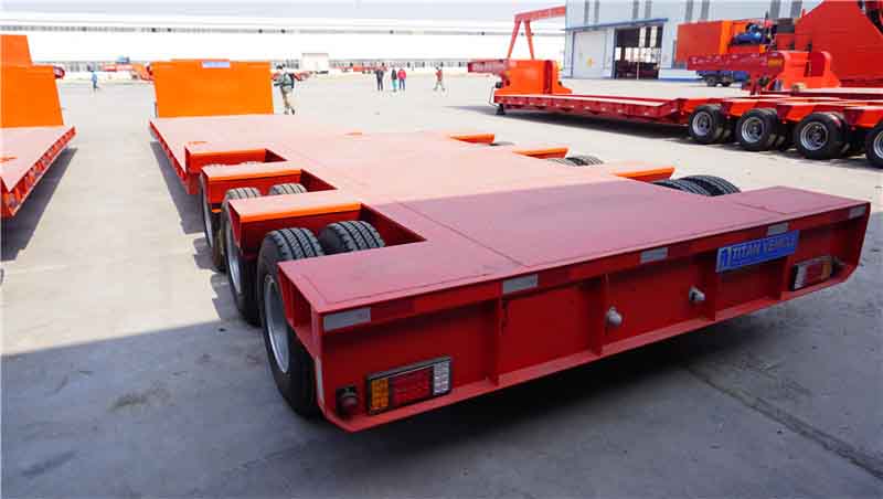 China 3 Axle 40ft Low Bed Trailer for Sale in Senegal Dakar
