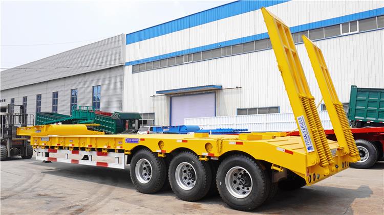 Tri Axle 40ft Low Bed Semi Trailer for Sale Manufacturers