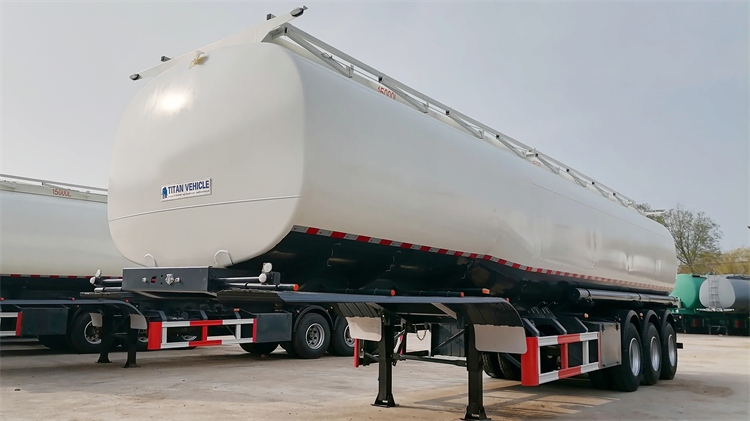 Tri Axle 42000 Liters Fuel Tanker Semi Trailer for Sale In Ghana
