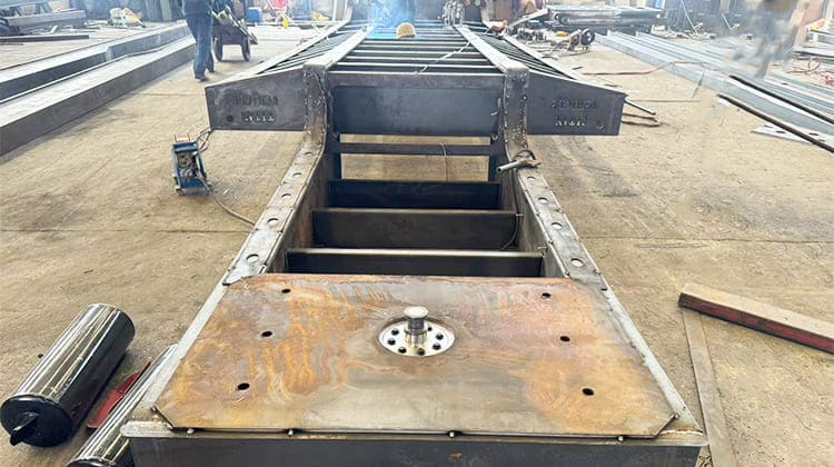 4 Axle Low Low Bed Semi Trailer Truck for Sale in Guam