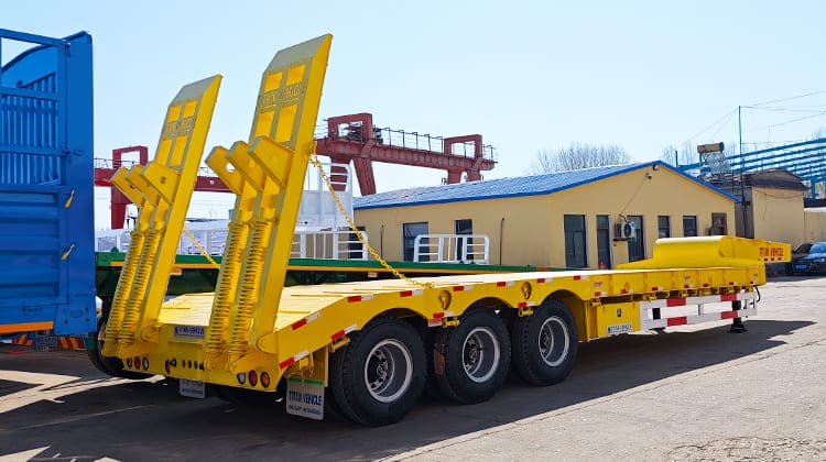 Tri Axle Tractor Semi Low Loader Truck Trailer for Sale in Tanzania