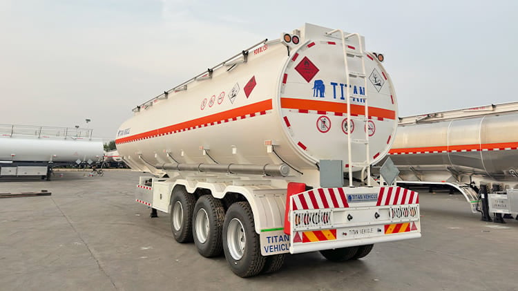 Our 45000-liter palm oil tanker is purpose-built to handle temperature-sensitive edible palm oil, and it is the ideal oil tanker trailer for businesses searching for a reliable oil tanker trailer for sale to support bulk edible oil supply chains across Mali. This palm oil tanker stands apart from standard liquid transport trailers thanks to its integrated insulation and optional heating piping, a critical feature for operators in Mali who struggle with palm oil solidification during transit and storage. Every oil tanker trailer we manufacture follows strict food-grade liquid transport standards, so buyers in Mali can move large batches of palm oil without contamination, quality loss or unexpected unloading delays. When you are sourcing an oil tanker trailer for sale for your edible oil distribution network, this 45000L palm oil tanker delivers the high payload capacity and consistent performance that keeps your logistics in Mali running smoothly.